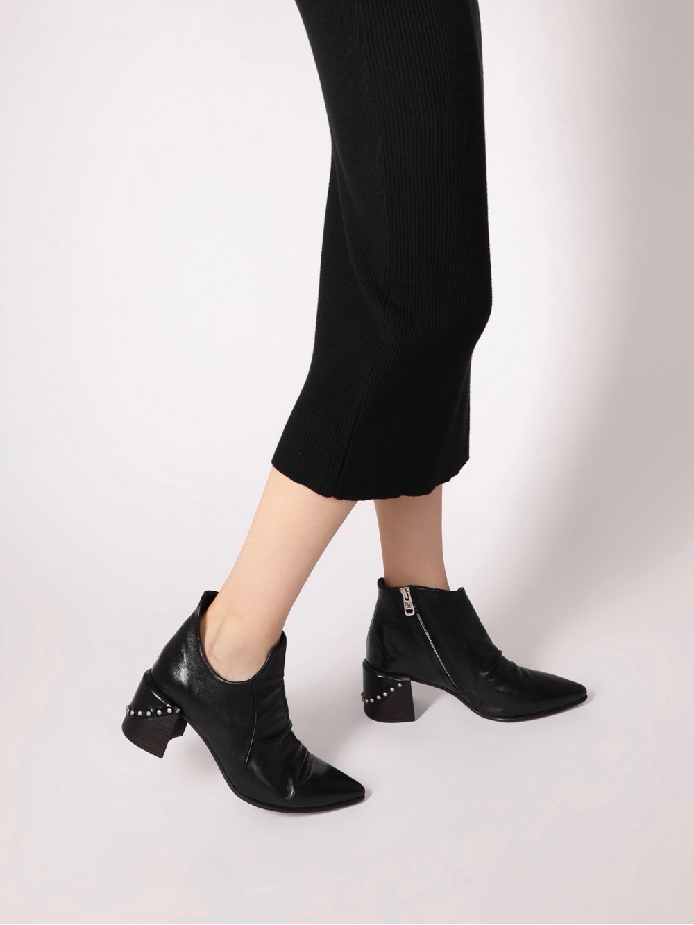 NWT A.S. 98 Vince Women's Black Leather Ankle Booties size 37 (US 7)